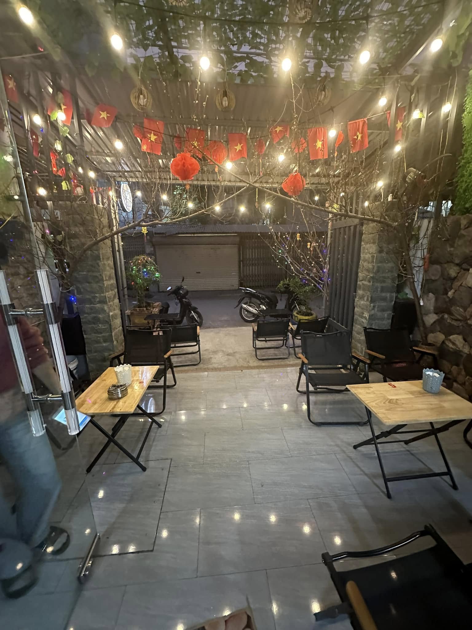 Cho thuê mặt bằng kinh doanh Nguyễn Chánh, 45m2, vỉa hè rộng làm spa, cafe, salon tóc - Ảnh chính