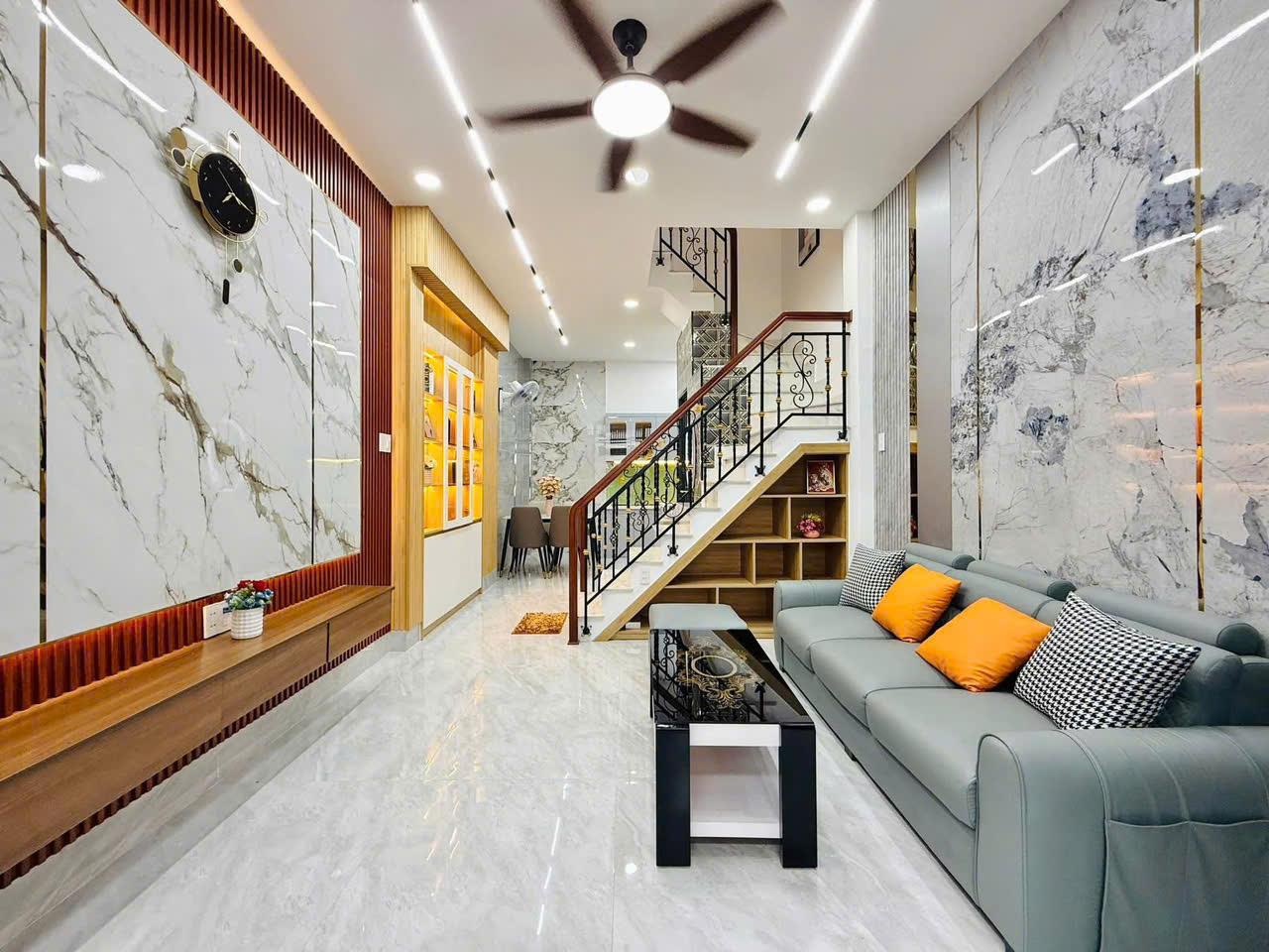 **Bán nhà HXH Phạm Văn Hai** phường 3, Tân Bình (4,5*28) 5 lầu - hơn 21 tỷ - Ảnh chính