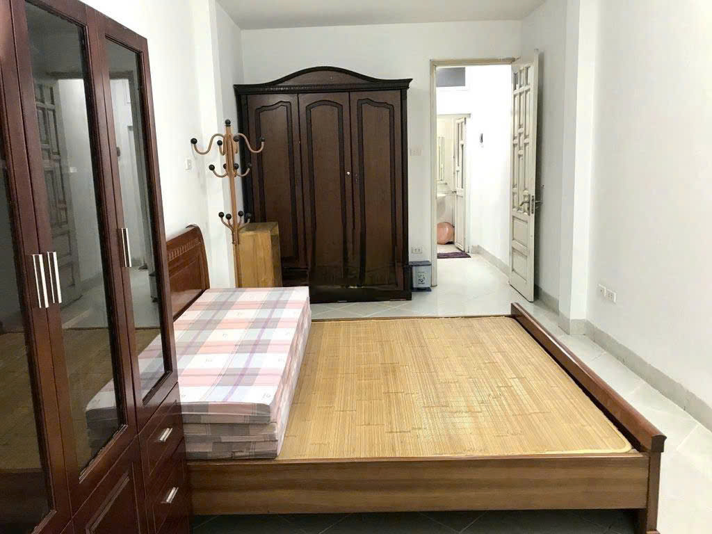 Cho thuê nhà ngõ 26 Trần Thái Tông, Cầu Giấy 35m x 4T, giá 16tr, nhà sơn mới, full đồ - Ảnh 2