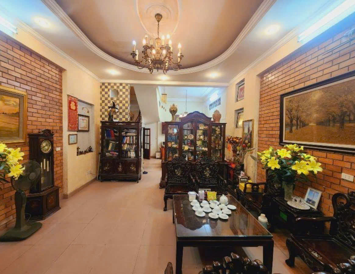 Bán nhà phố Chùa Láng - Phân lô kinh doanh - 2 thoáng trước sau - Gara ô tô - Ảnh 1