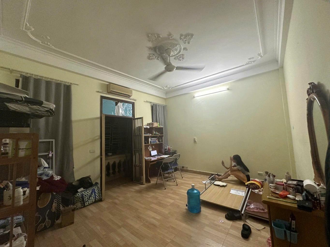 SIÊU PHẨM HOÀNG CẦU 52M CHỈ 13,5 TỶ – NHÀ ĐẸP – MẶT TIỀN QUYỀN LỰC – THOÁNG CÁCH MẶT PHỐ MẤY BƯỚC - Ảnh 4