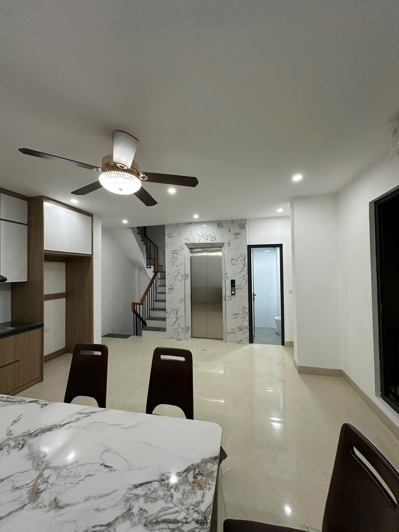 BÁN NHÀ VŨ TRỌNG PHỤNG 35M 6T MT4 GIÁ 9,8 TỶ THANG MÁY NHÀ MỚI TINH DÂN XÂY - Ảnh 2