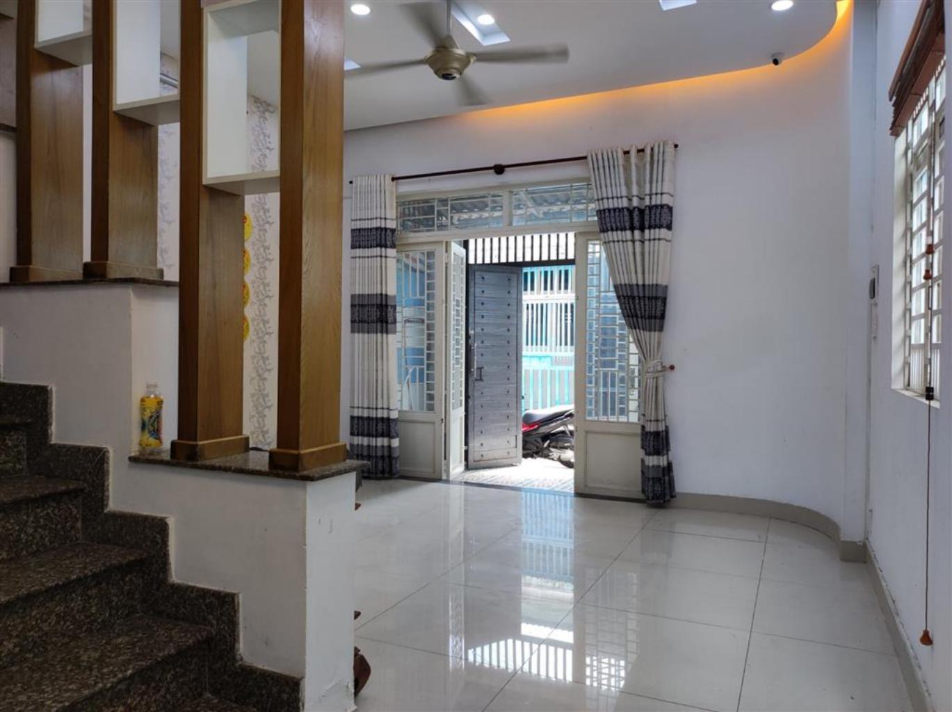 NHÀ ĐẸP - GIÁP CHỢ PHẠM VĂN BẠCH & QUANG TRUNG - HXH - DT 66M² - 3 TẦNG LẦU CHỈ 6.X TỶ - Ảnh 2