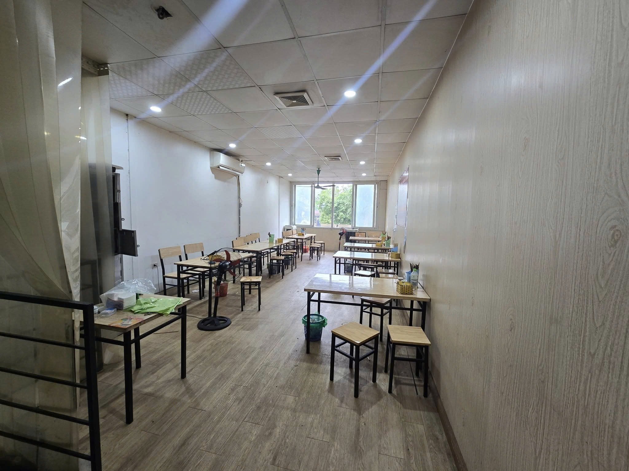 GIÁ TỐT - SANG NHƯỢNG CỬA HÀNG MẶT TIỀN PHỐ TRẦN QUỐC HOÀN, CẦU GIẤY, HÀ NỘI - 50M2 -130 TRIỆU - Ảnh 2