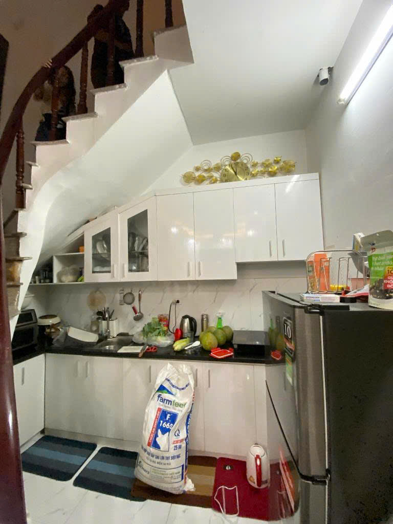 CẦN BÁN GẤP NHÀ PHỐ TÂN MAI HOÀNG MAI BA GÁC ĐỖ CỬA 32M 5 TẦNG GIÁ NHỈNH 6 TỶ - Ảnh 2