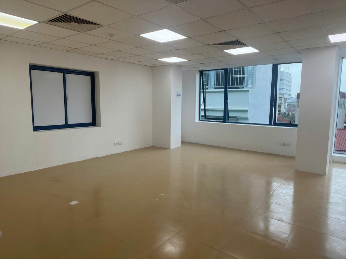40 và 43m2 văn phòng cho thuê tại số 18 ngõ 11 thái hà. lh chủ nhà - Ảnh 1