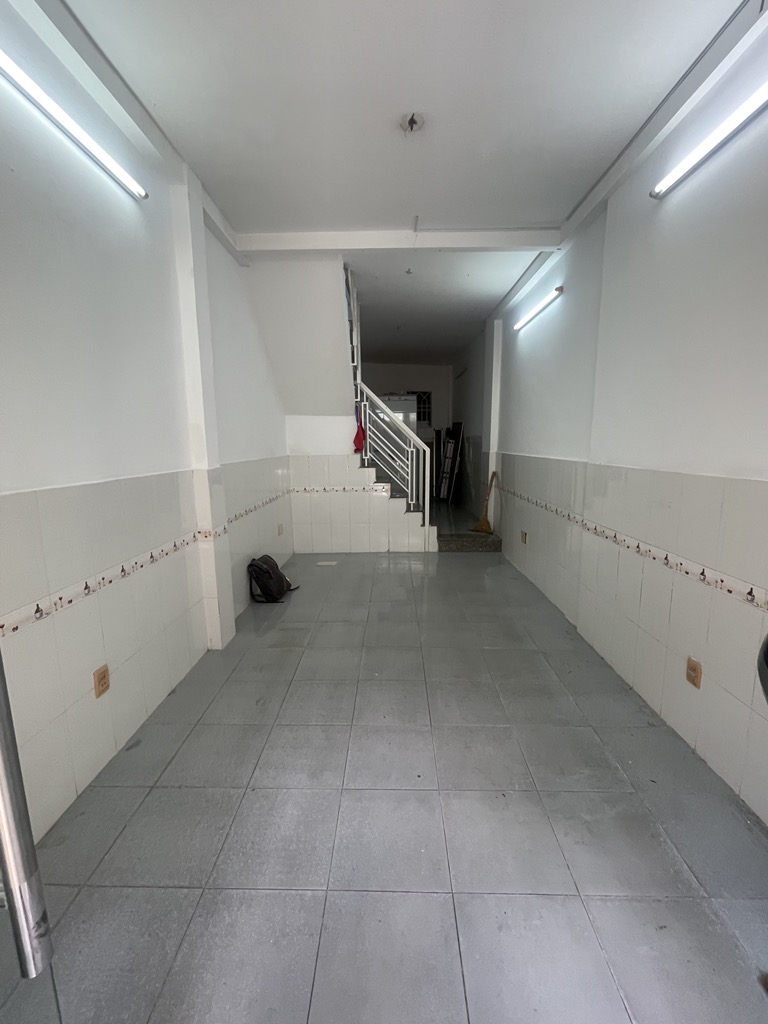Bán nhà Ni Sư Huỳnh Liên, gần Lạc Long Quân, Tân Bình, 32m2 - 3 tầng, chỉ hơn 3 tỷ - Ảnh chính