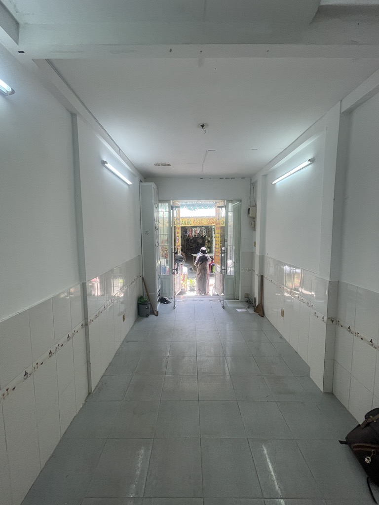 Bán nhà Ni Sư Huỳnh Liên, gần Lạc Long Quân, Tân Bình, 32m2 - 3 tầng, chỉ hơn 3 tỷ - Ảnh 1