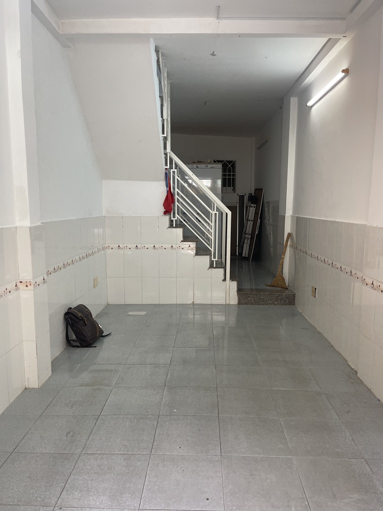 Bán nhà Ni Sư Huỳnh Liên, gần Lạc Long Quân, Tân Bình, 32m2 - 3 tầng, chỉ hơn 3 tỷ - Ảnh 2
