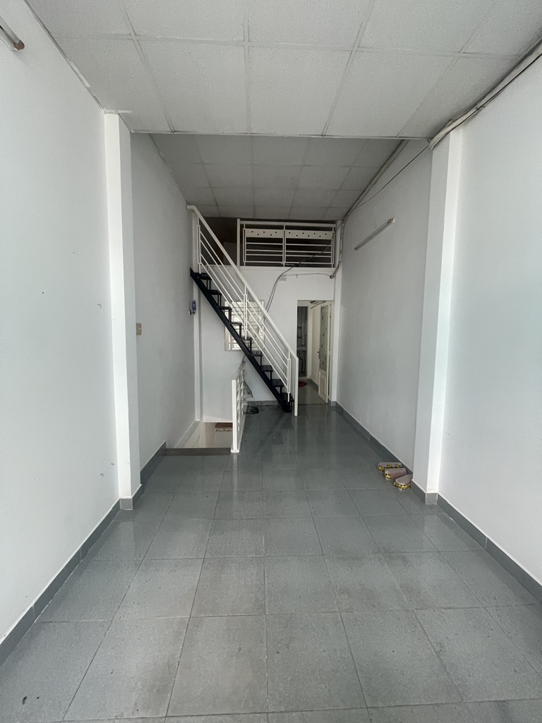 Bán nhà Ni Sư Huỳnh Liên, gần Lạc Long Quân, Tân Bình, 32m2 - 3 tầng, chỉ hơn 3 tỷ - Ảnh 3