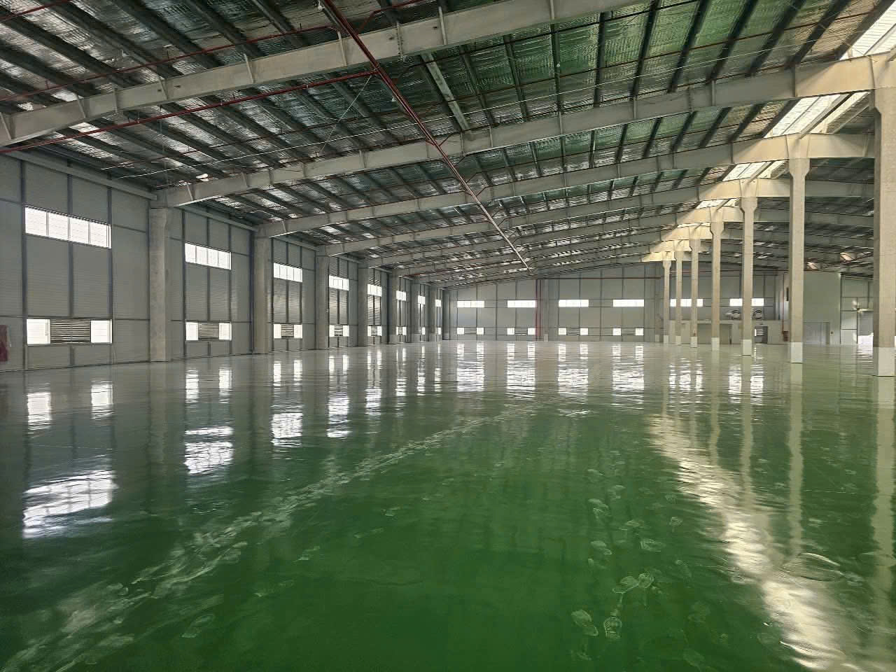 CHO THUÊ NHÀ XƯỞNG 2 TẦNG – KCN BẮC NINH<br><br>TỔNG DIỆN TÍCH: 12.000 m² (6.000 m² × 2 tầng - Ảnh chính