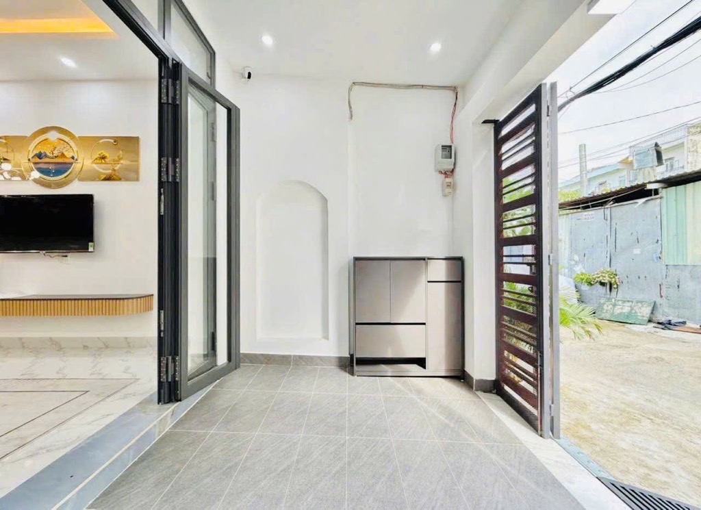 🏡 NHÀ ĐẸP SÁT CHỢ THẠCH ĐÀ – GẦN CHUNG CƯ DREAM HOME – HẺM 5M – 3PN – CHỈ 5.65 TỶ! - Ảnh chính