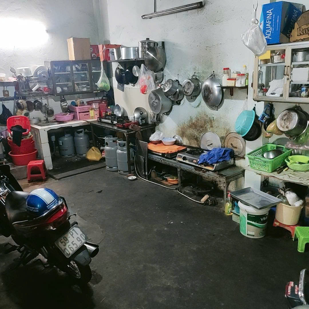 Bán nhà Hẻm nhựa 6m Phạm Văn Hai, gần chợ Phạm Văn Hai, 9x13m, 2 Tầng cũ, 14.9 tỷ. - Ảnh 1