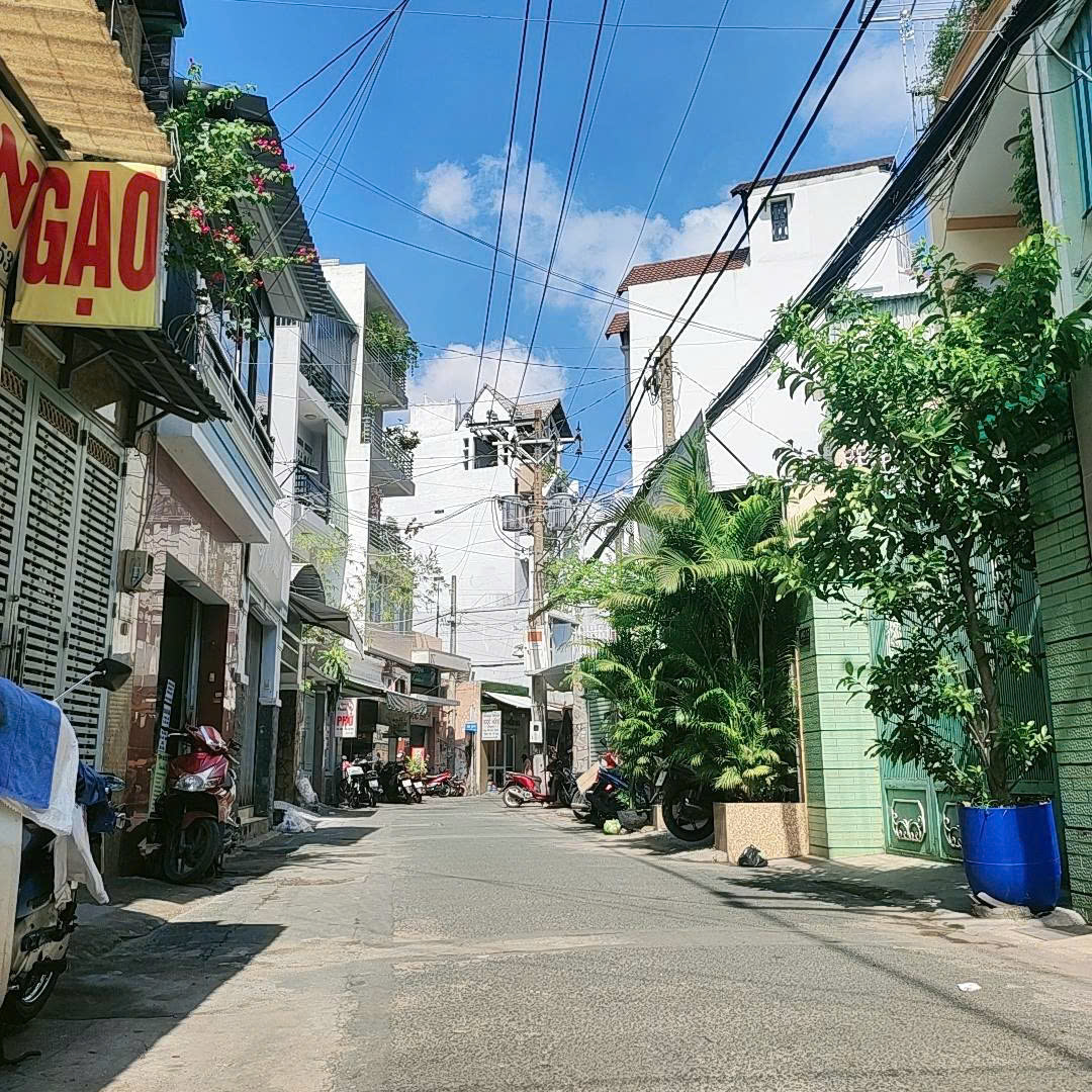 Bán nhà Hẻm nhựa 6m Phạm Văn Hai, gần chợ Phạm Văn Hai, 9x13m, 2 Tầng cũ, 14.9 tỷ. - Ảnh chính