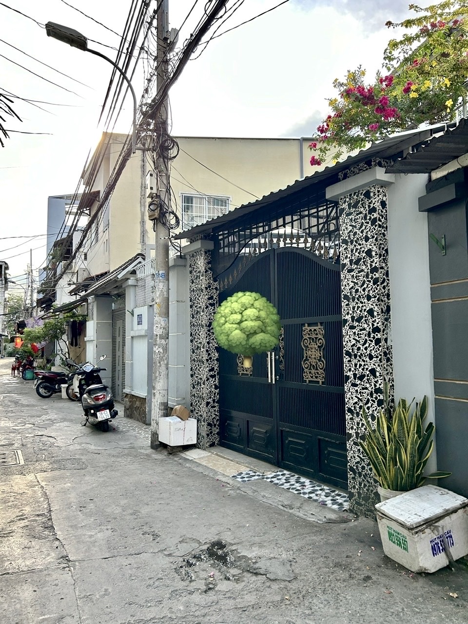 VÍP NHA NHÀ NẰM NGAY TRUNG TÂM MÀ GẦN TRƯỜNG HỌC NỮA -XE HƠI LẠI TỚI CỬA NHÀ- QUÁ VIP - THÔNG RA - Ảnh 2