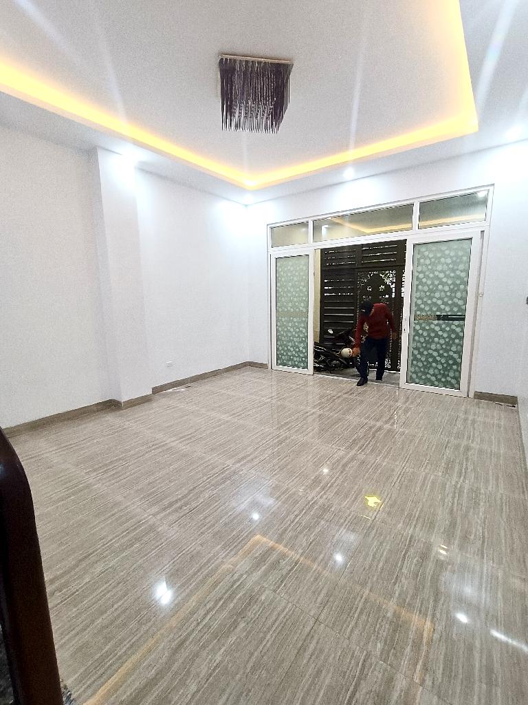 KINH DOANH - HAI THOÁNG - Ô TÔ GẦN - BÃI XE NGAY NHÀ - LẠC LONG QUÂN - GẦN 50M2 - HƠN 9 TỶ - Ảnh 2