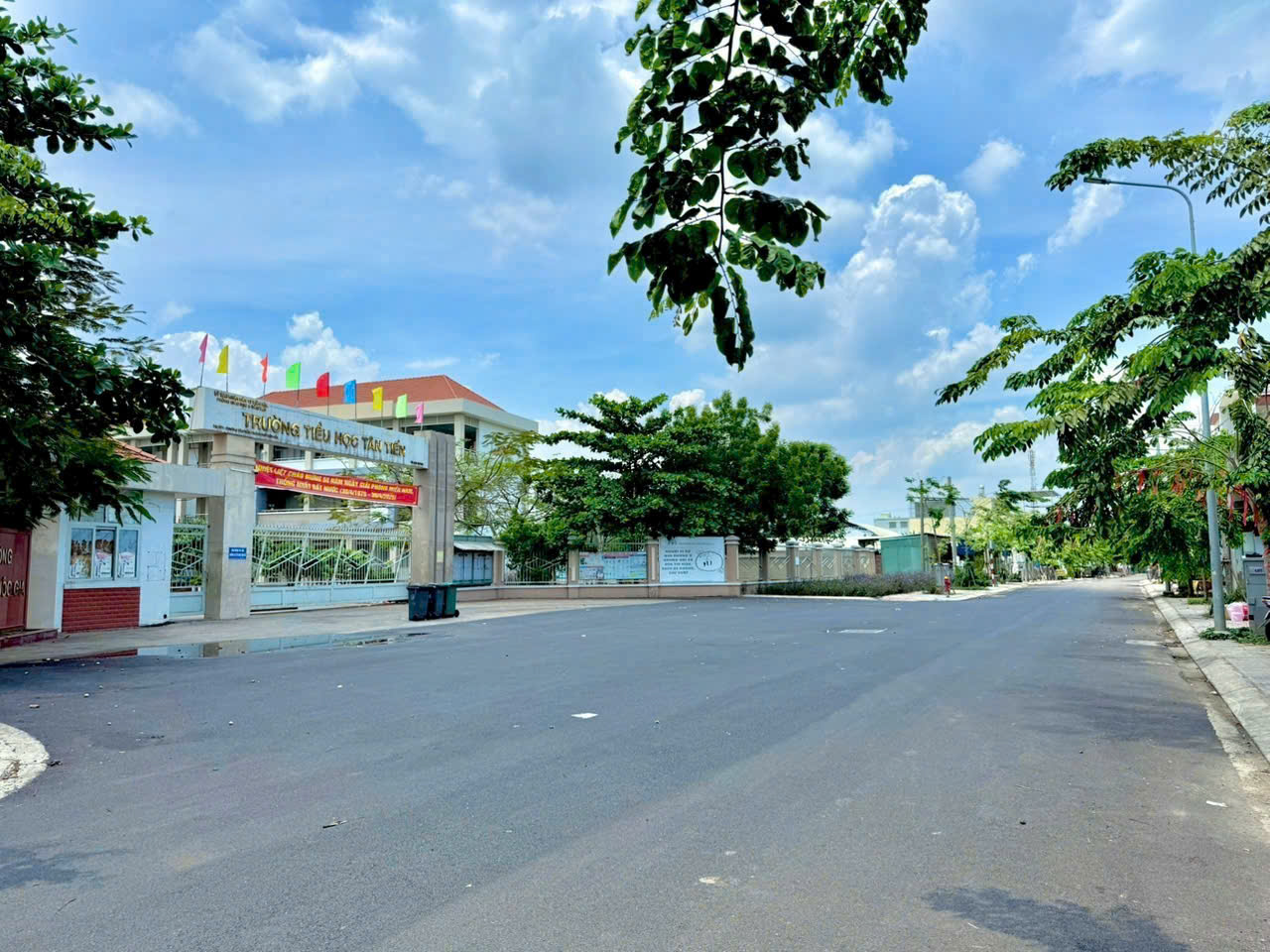 Bán đất MT Kinh Doanh đối diện Trường Tiểu Học Tân Tiến chỉ 4tỷ850 - Ảnh 1