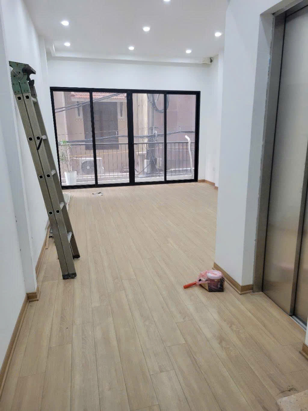 Nhà mặt ngõ Lạc Long Quân, Tây Hồ, lô góc hai thoáng, ngõ nông, 45m, 5 tầng, 12 tỷ. - Ảnh 1