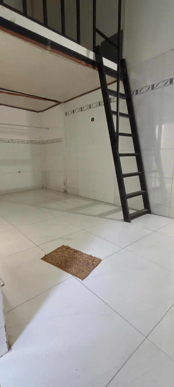 nhà trống có 3 phòng ngủ kết cấu trệt gác đúc mỗi phòng 20m2 và Có 2wc - Ảnh 3
