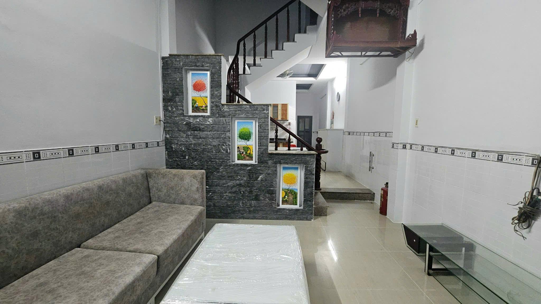 Nhà đẹp Quận 8, 3 tầng, 5 phòng ngủ, hẻm rộng – giá chỉ hơn 5 tỷ - Ảnh 2