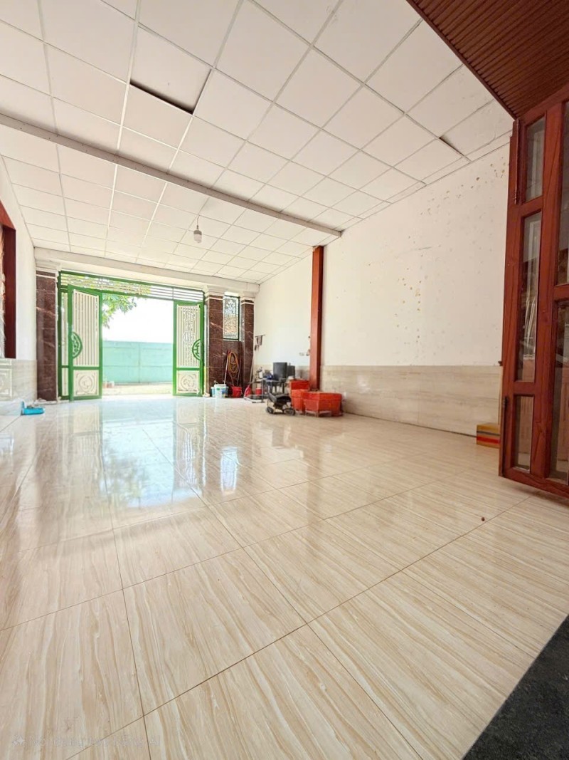 Bán nhà 2 Tầng 116m2 Dĩ An,đường xe hơi,có sân đậu xe,gần UBND phường - Ảnh 4