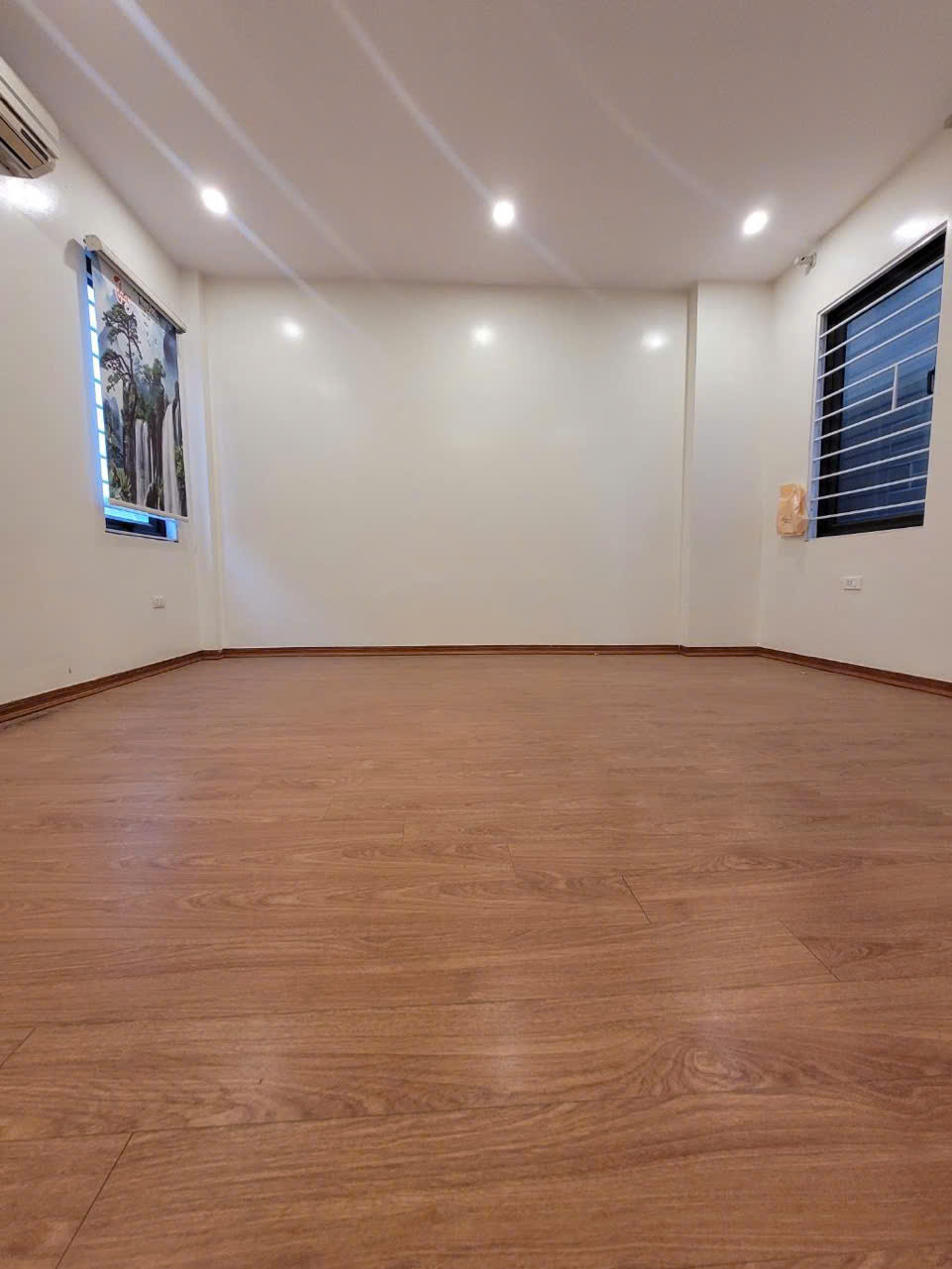 Bán Gấp Nhà Gia Quất , Long Biên 32m2, 5tầng , nhà mới , full nội thất - giá nhỉnh 4 tỷ - Ảnh 1