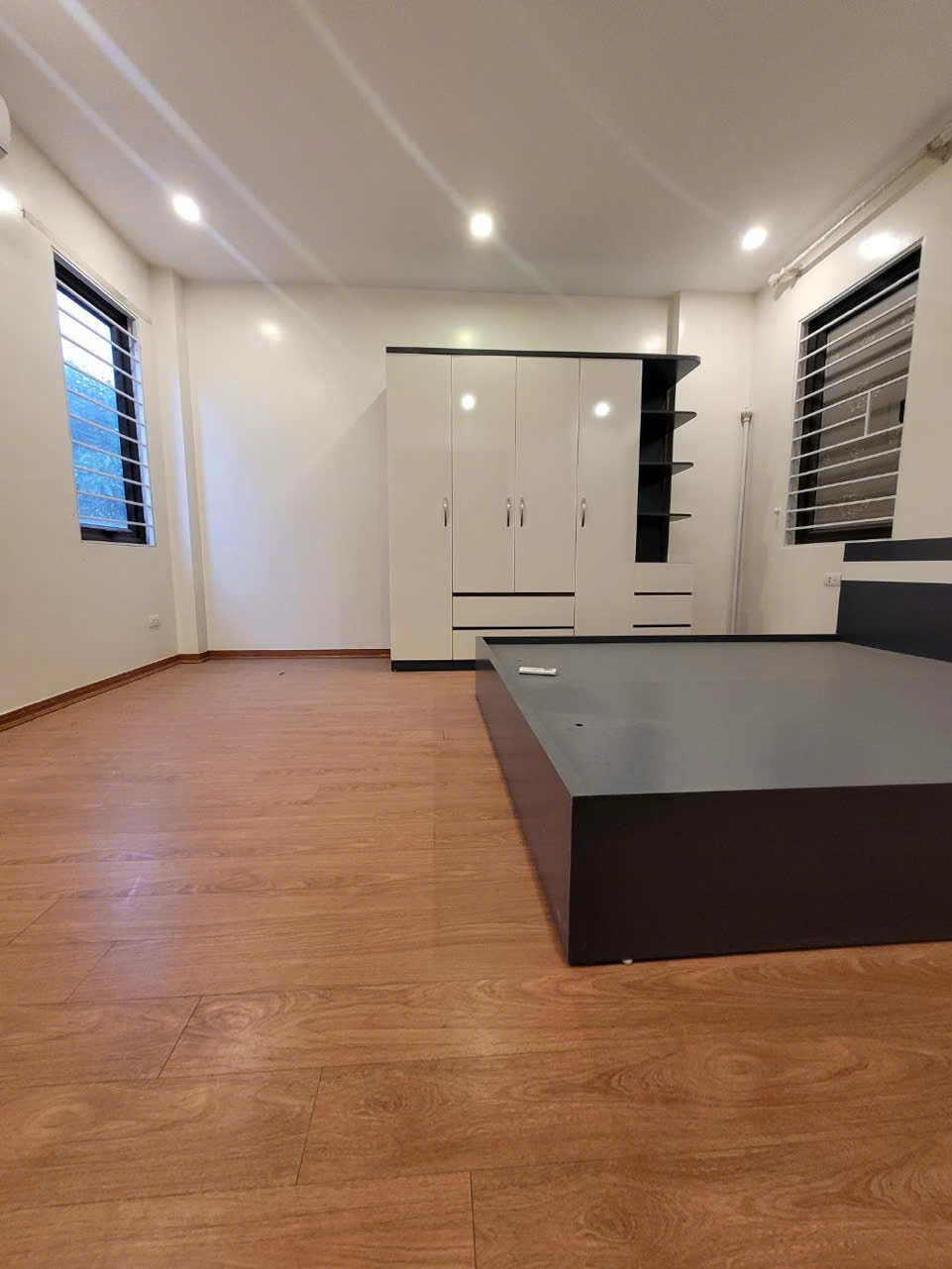 Bán Gấp Nhà Gia Quất , Long Biên 32m2, 5tầng , nhà mới , full nội thất - giá nhỉnh 4 tỷ - Ảnh 2