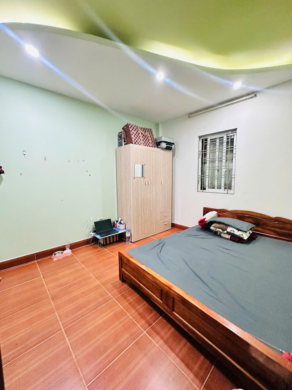 NHÀ CẦU GIẤY 40M2 5 TẦNG MONING ĐỖ CỬA NGAY SÂN ĐỖ Ô TÔ NGÀY ĐÊM CÁCH Ô TÔ TRÁNH 1 NHÀ 0961450400. - Ảnh 2