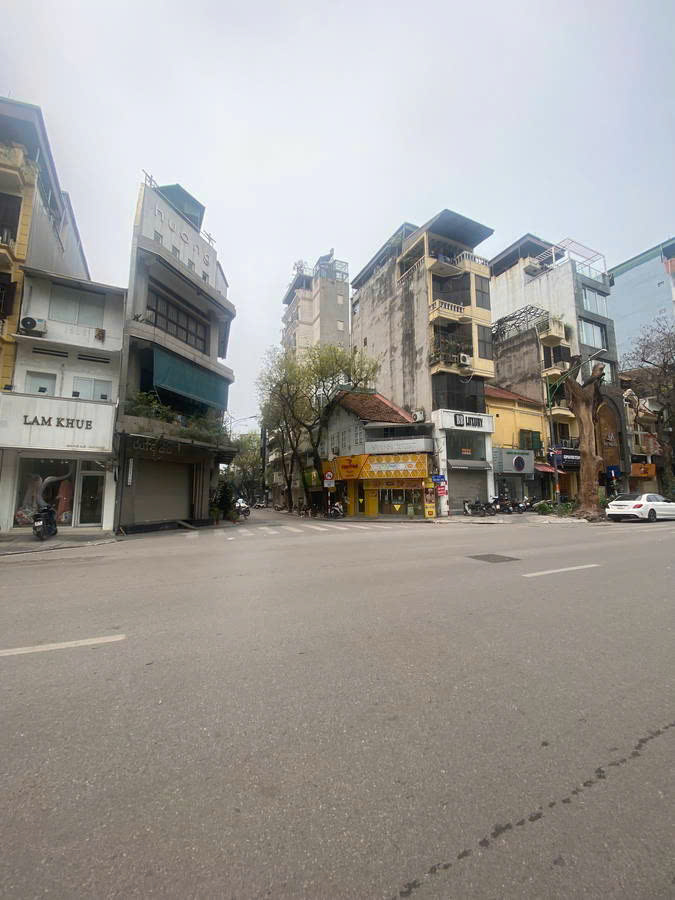 BÁN NHÀ MẶT PHỐ HUẾ. HOÀN KIẾM. 52M2 MT 6,4M GIÁ 41 TỶ- SIÊU PHẨM  - VỈA HÈ ĐÁ BÓNG -  KINH DOANH - Ảnh 1