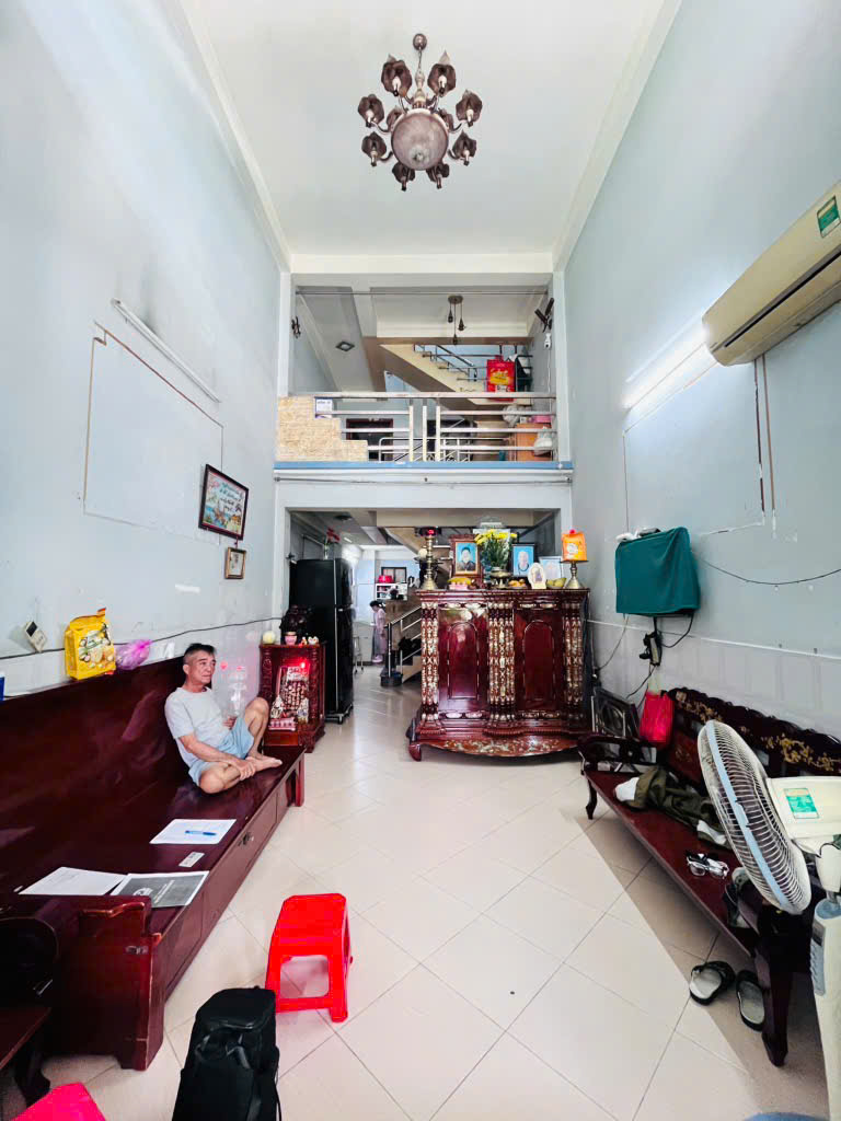 Bán nhà 3 tầng mặt tiền đường Hồ Thành Biên gần đường Phạm Hùng P5Q8 chỉ nhỉn 7 tỉ - Ảnh 2