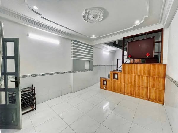 NHÀ HẺM 3M CHUẨN SÁT MẶT TIỀN - P11 GV SÁT NGAY KHU VIP CITYLAND. - Ảnh 2