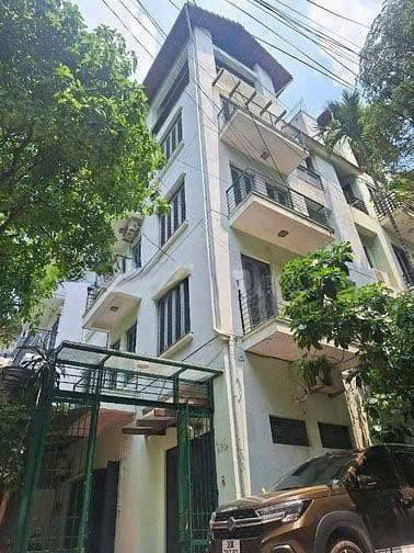 Cho thuê nhà nguyên căn ở Đê La Thành, Ba Đình 90m x 5T giá 25 triệu, ô tô đỗ cửa - Ảnh chính