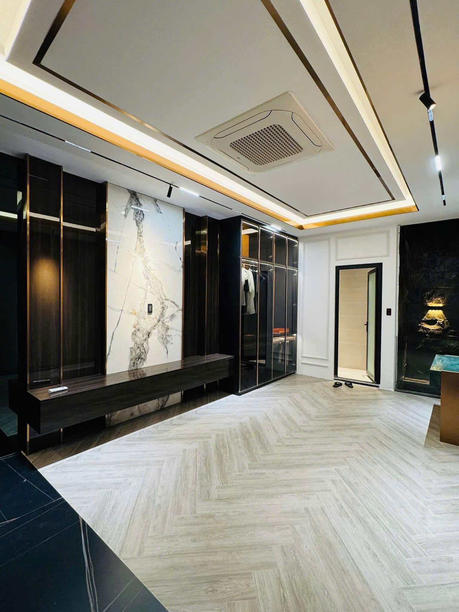 *HƠN 17TỶ -SIÊU HOTT.T  Mặt Tiền Mới_Sang Đẹp Đoạn Sung Túc BA THÁNG HAI 4Tầng 81m2 - Ảnh 2