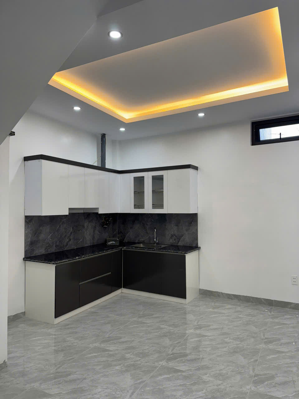 NHÀ 3 TẦNG - TRUNG TÂM ĐỒNG HOÀ - SÂN CỔNG RIÊNG - XÂY MỚI 100% - NGÕ Ô TÔ - BÌA HỒNG - Ảnh 1