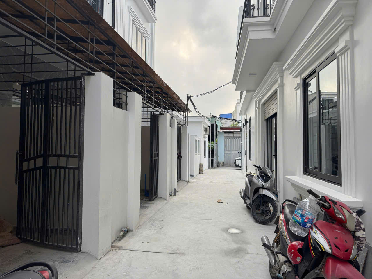 NHÀ 3 TẦNG - TRUNG TÂM ĐỒNG HOÀ - SÂN CỔNG RIÊNG - XÂY MỚI 100% - NGÕ Ô TÔ - BÌA HỒNG - Ảnh 3