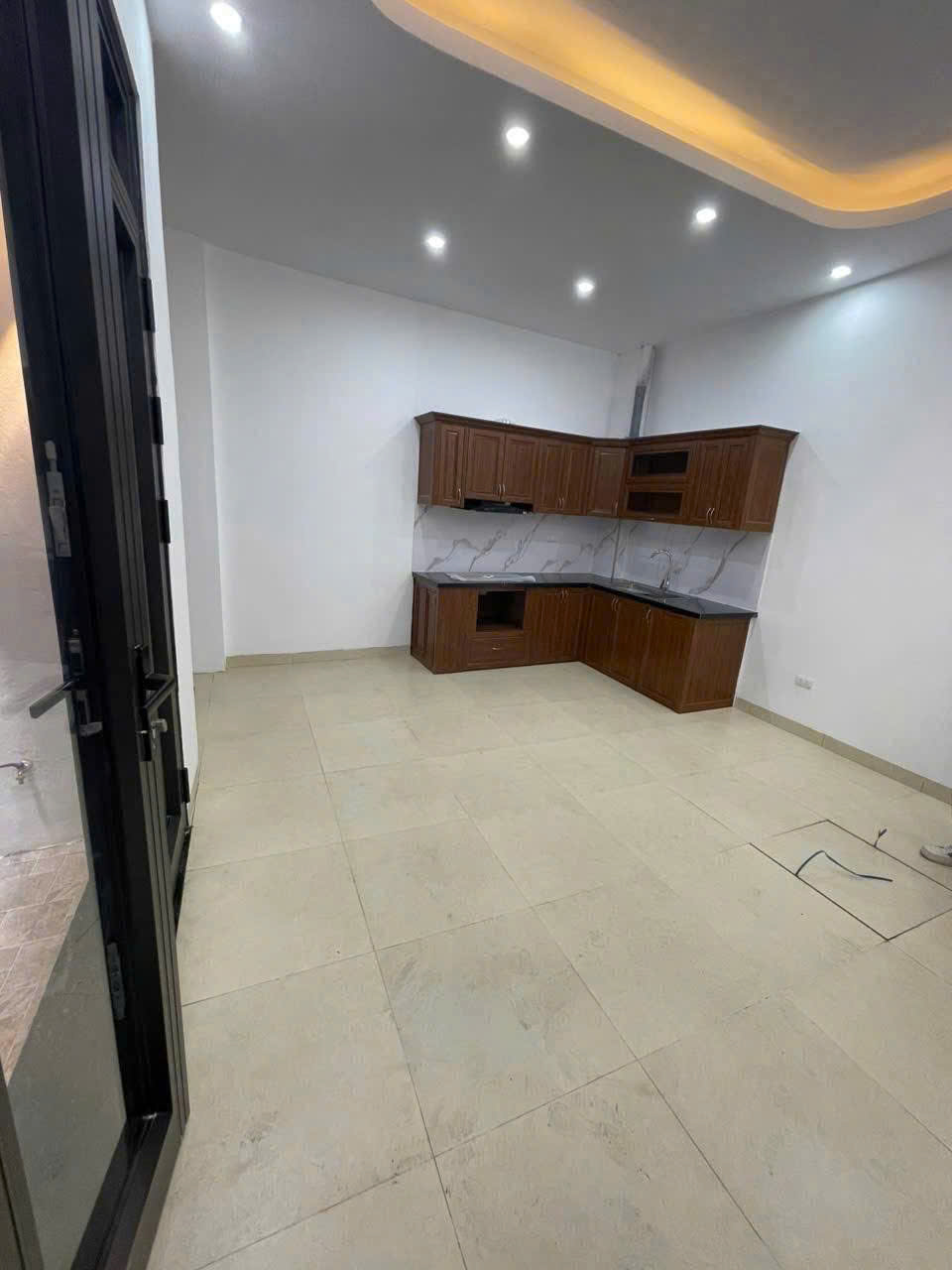 BÁN NHANH NHÀ 5 tầng Hoàng Mai - Quận Hoàng Mai -  TIỆN ÍCH BẠT NGÀN - Ảnh 1