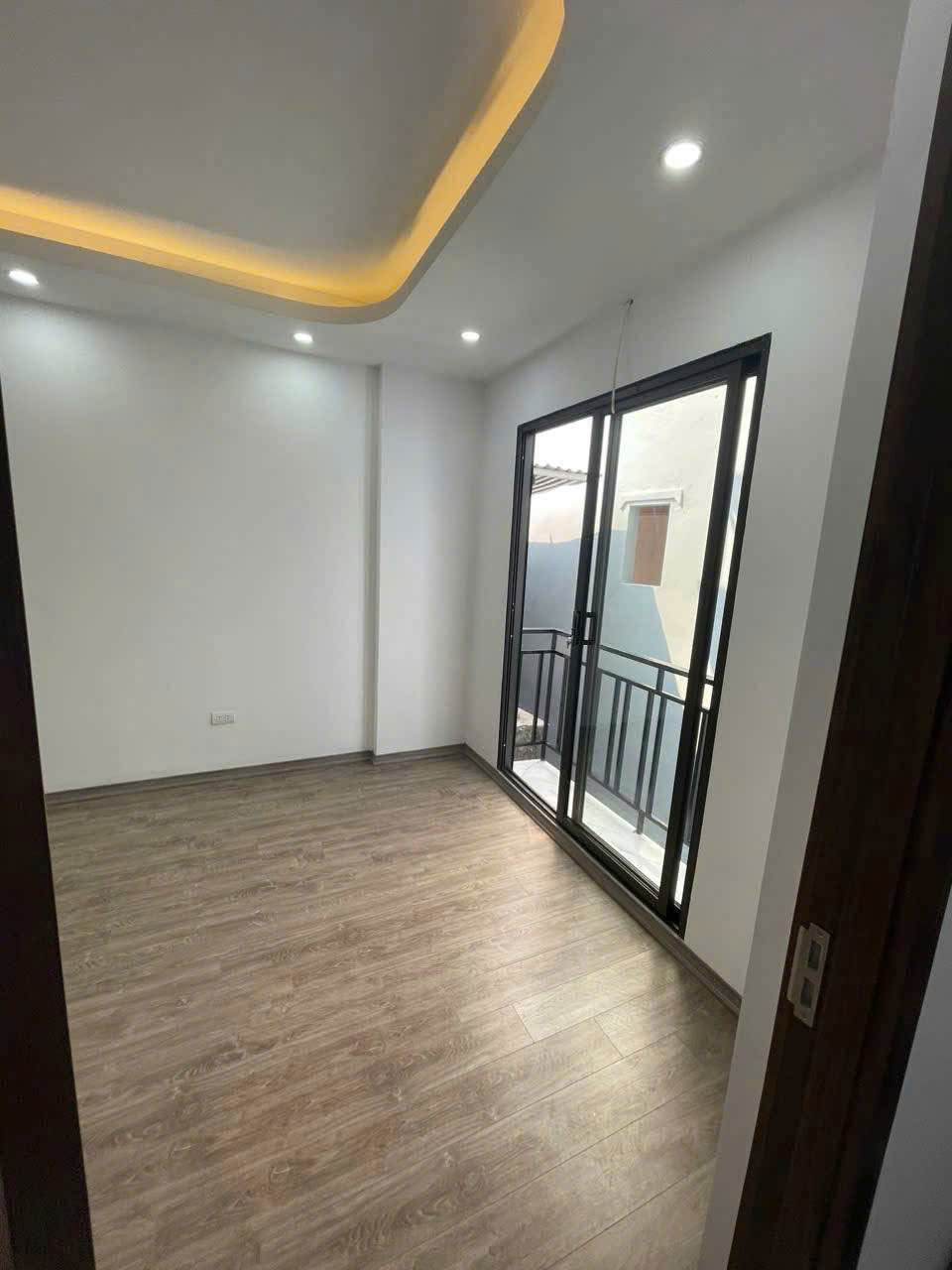 BÁN NHANH NHÀ 5 tầng Hoàng Mai - Quận Hoàng Mai -  TIỆN ÍCH BẠT NGÀN - Ảnh 2