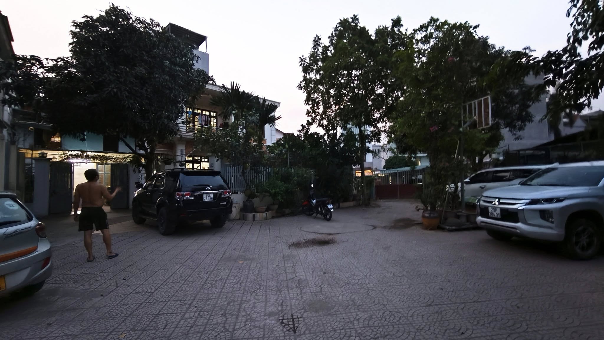 NGỌC THỤY 33 tỷ 170m BIỆT THỰ VIEW HỒ,VỈA HÈ Ô TÔ,LONG BIÊN HÀ NỘI - Ảnh 1