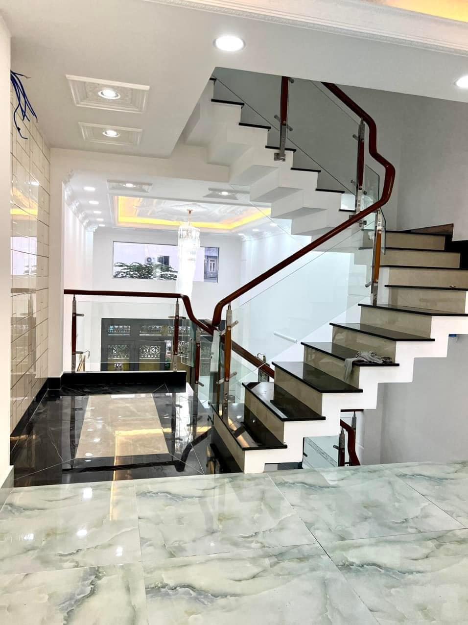 Nhà đẹp ngay bến xe Quận 8, đường Tạ Quang Bửu, 5 tầng mới đẹp chỉ 8 tỷ nhỉnh - Ảnh 3