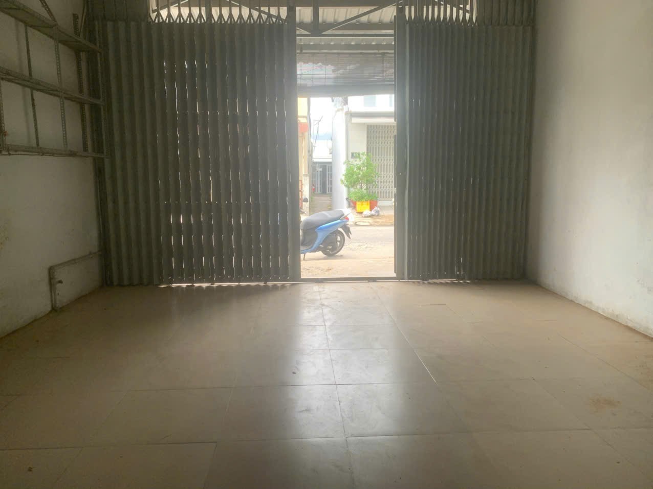 NHÀ CHÍNH CHỦ - GIÁ TỐT - Bán Nhà MẶT TIỀN Đường Chu Văn An, P. Vĩnh Lạc, TP Rạch Giá, Kiên Giang - Ảnh 2