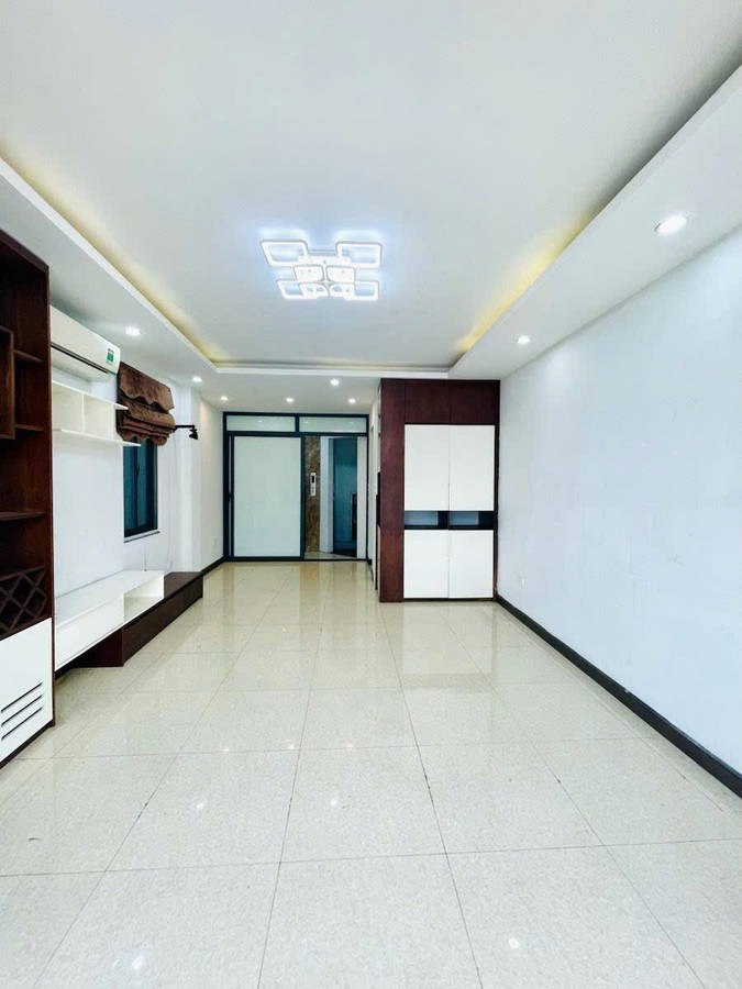Bán nhà mặt phố Nghi Tàm, Tây Hồ 40m2, 7T thang máy nhỉnh 19 tỷ gần Hồ Tây - Ảnh chính