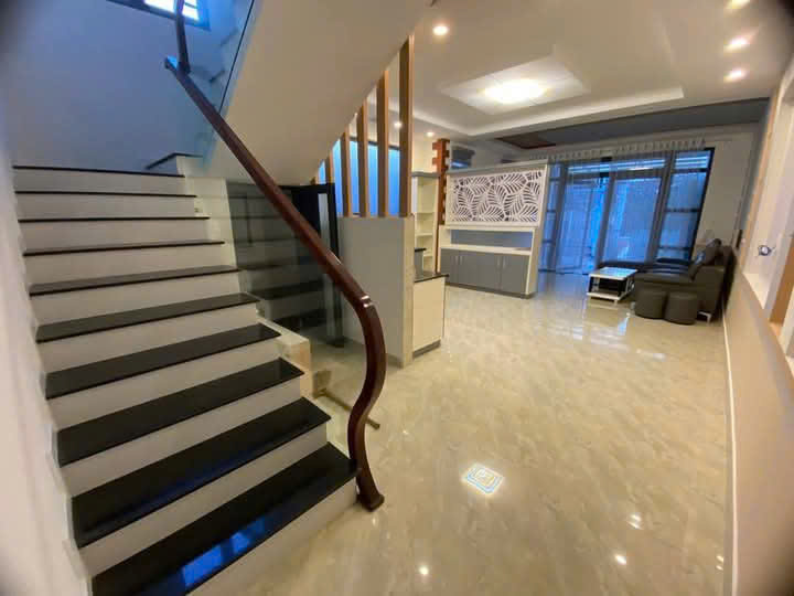 BÁN NHÀ PHƯỜNG 7 ĐÀ LẠT - 6,8 TỶ - Nhà hai mặt tiền đường, đường trước nhà 5m gần ủy ban - Ảnh 3