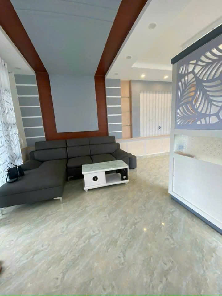 BÁN NHÀ PHƯỜNG 7 ĐÀ LẠT - 6,8 TỶ - Nhà hai mặt tiền đường, đường trước nhà 5m gần ủy ban - Ảnh 2