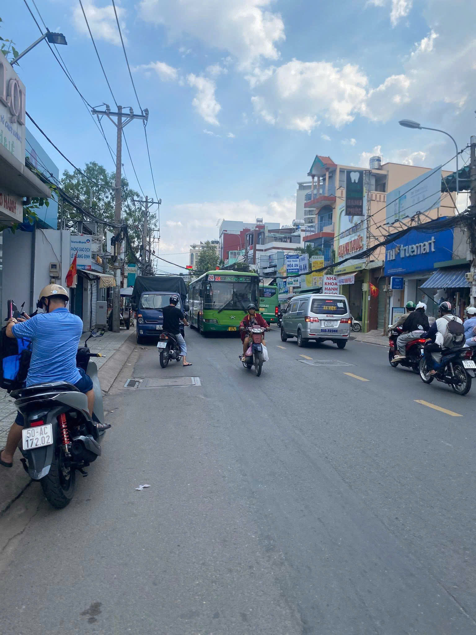 Bán nhà Mặt tiền Lê Quang Định - giao Phạm Văn Đồng, 8.5x43m, 4 Tấm, thuê 70tr, 56.9 tỷ - Ảnh 1