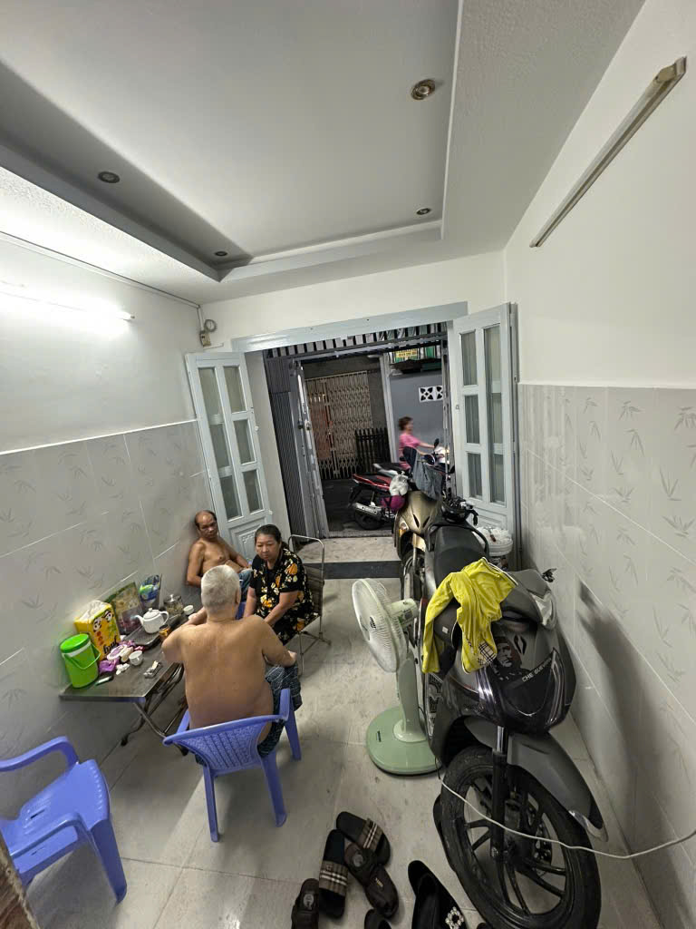 SÁT MẶT TIỀN  TÔN ĐẢN Q4<br>ĐÚC 5 TẤM CÓ 4 TỶ - Ảnh chính