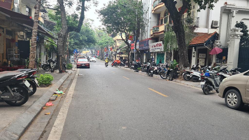 Bán nhà mặt phố Hàng Bún, Ba Đình 200m2, 3 tầng, mặt tiền 12m giá 150 tỷ có TL - Ảnh 2