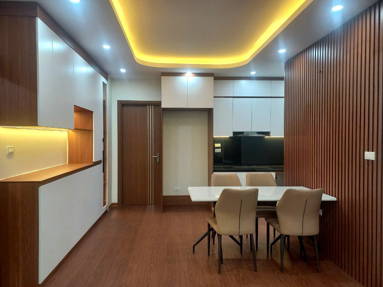 E chính chủ căn 3PN 2WC full đồ 93m2, cần gặp khách thiện chí có gia lộc - Ảnh chính