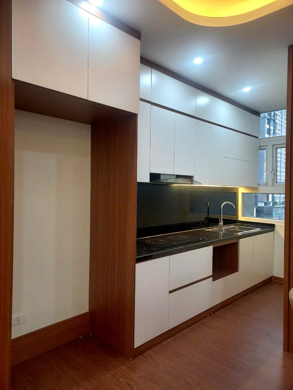 E chính chủ căn 3PN 2WC full đồ 93m2, cần gặp khách thiện chí có gia lộc - Ảnh 3