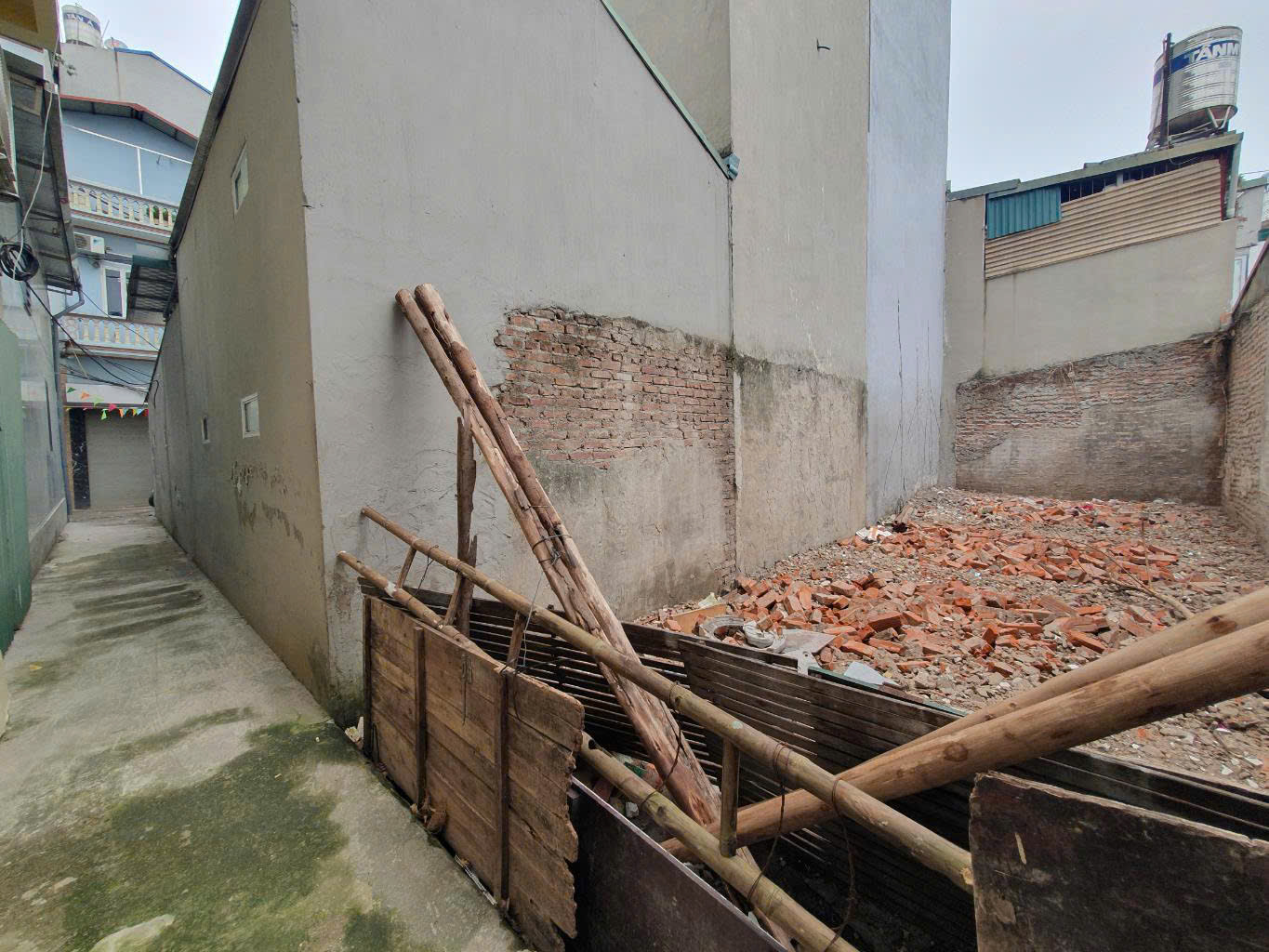 LÔ ĐẤT TẠI BA LA HÀ ĐÔNG NGÕ NÔNG GẦN Ô TÔ XÂY Ở QUÁ ĐẸP DT45M GIÁ HƠN 5 TỶ - Ảnh 1