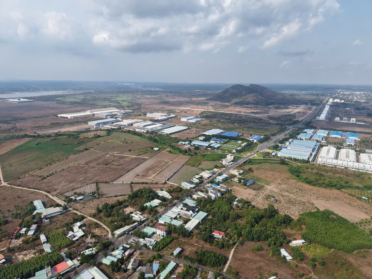 Nhượng quỹ đất 375.482m² gần Sonadezi Châu Đức, 3.000m² thổ cư, cạnh sân Golf 36 lỗ - Ảnh 2
